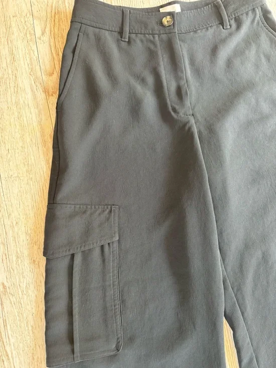 Wilfred by Aritzia Wide Leg Cargo Utility Pants in Black size 8 - Picture 4 of 10
